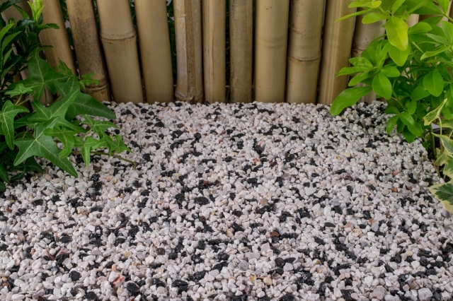 White 2-5mm and Black 2-5mm Mixed Gravel