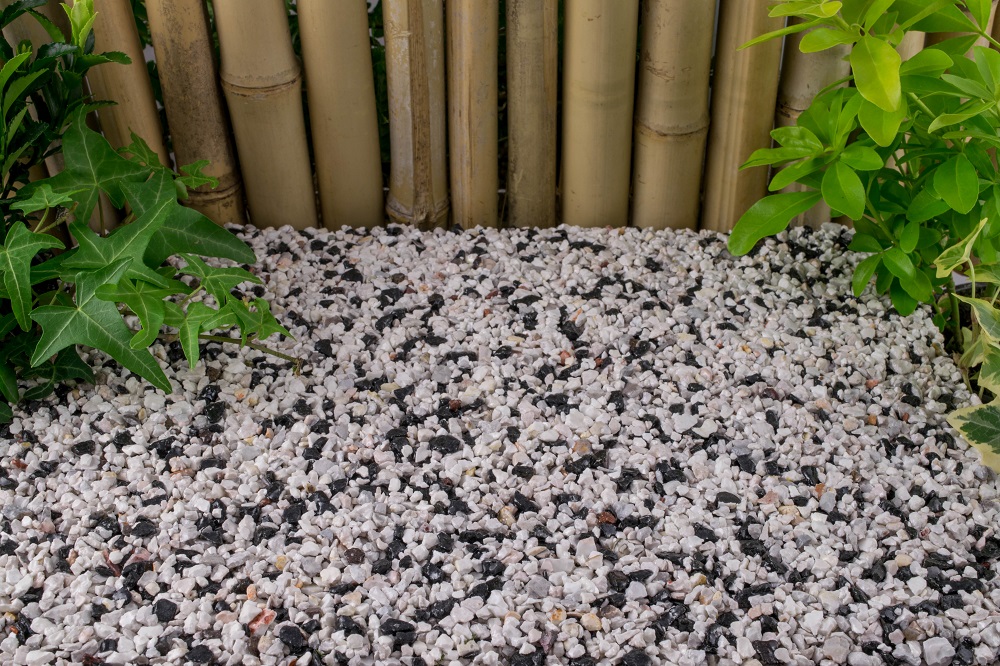 White 2-5mm and Black 2-5mm Mixed Gravel